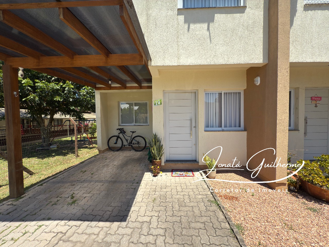 Casa em Condomínio à Venda no Centro de Feliz-RS: 2 Quartos, 1 Sala, 1 Banheiro, 1 Vaga de Garagem, 54m²