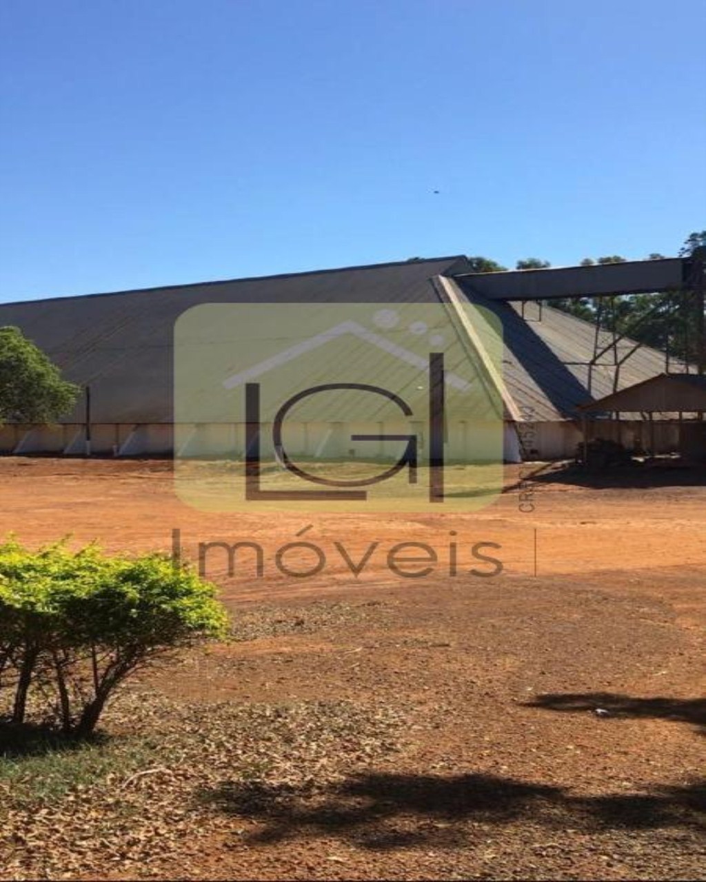 BARRACAO INDUSTRIAL em Alto Taquari - MT, Centro