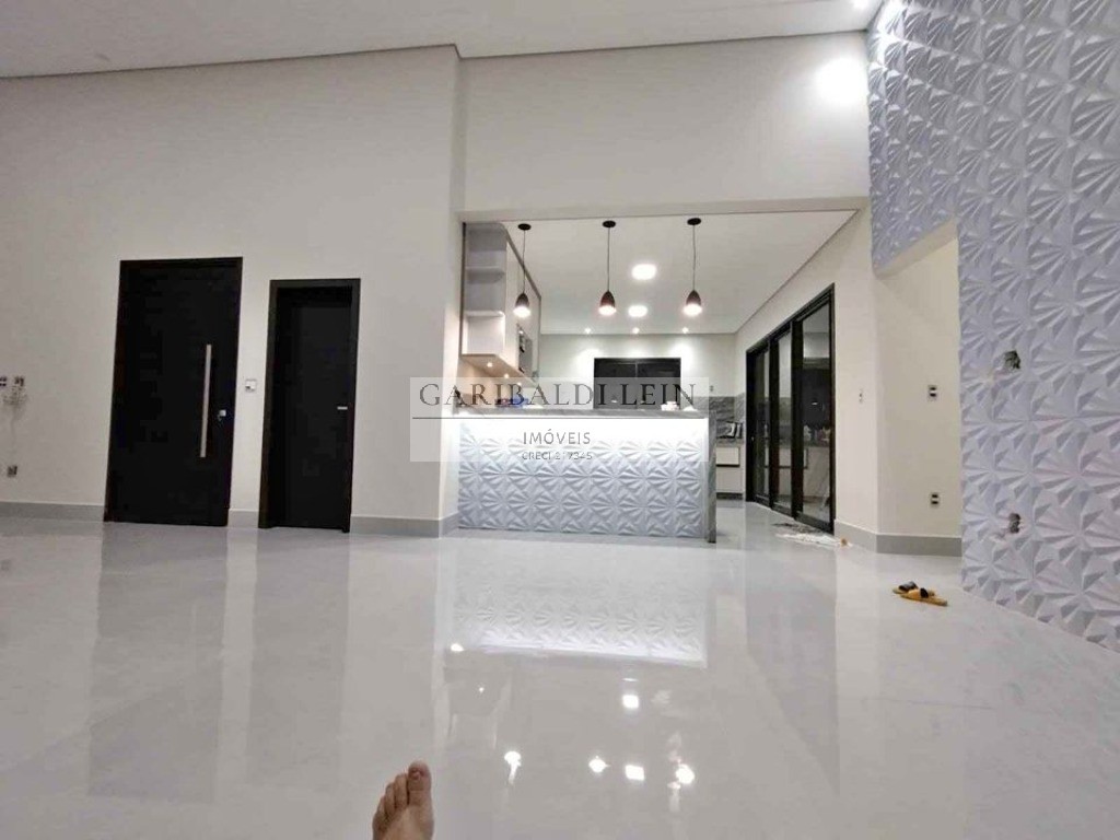 Casa, 3 quartos, 244 m² - Foto 1