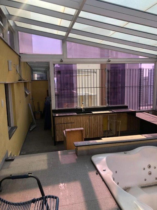 Condomínio Belvedere Astória  -À Cobertura  possui 175 metros quadrados com 3 dormitórios 1 suite e 2 vagas de garagem!