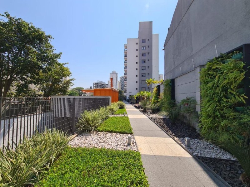 O Studio possui 35 metros quadrados com terraço e 1 vaga de garagem.I