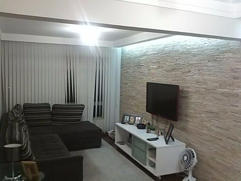 O apartamento possui 100 metros quadrados com 3 amplos dormitórios, móveis fixos e planejados em todos os ambientes, totalmente reformado e 1 vaga