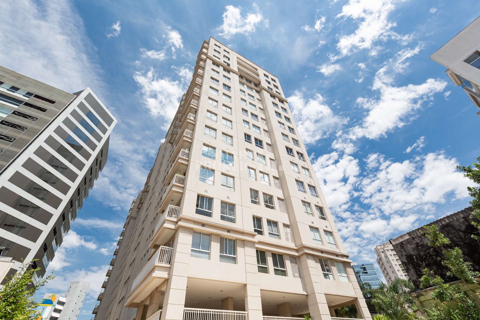 Sala comercial com 483 metros a venda à 100 metros da Estação Faria Lima!