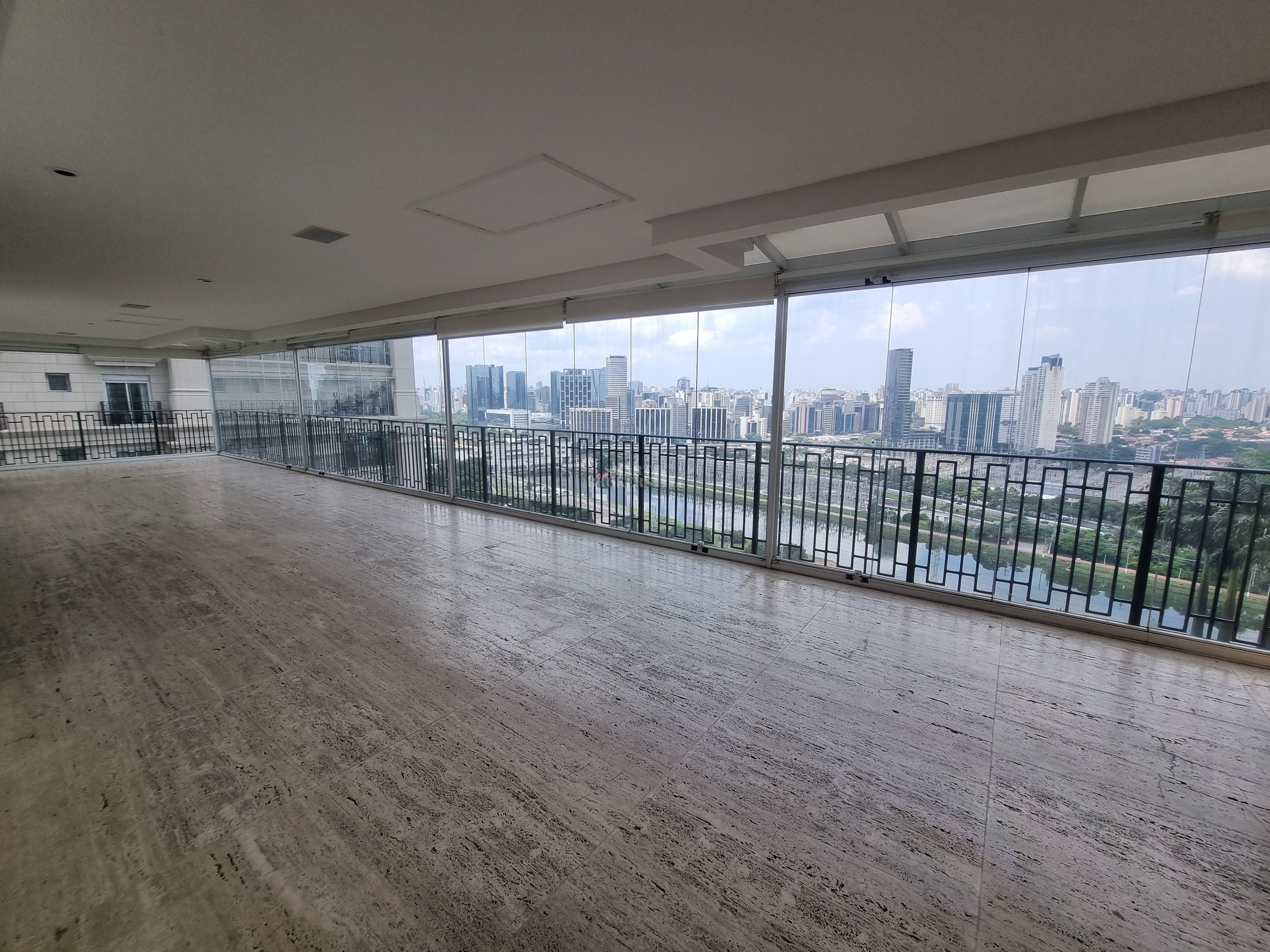 APARTAMENTO COM 3 SUÍTES À VENDA, 442 METROS E 5 VAGAS - PARQUE CIDADE JARDIM - SÃO PAUO/SP