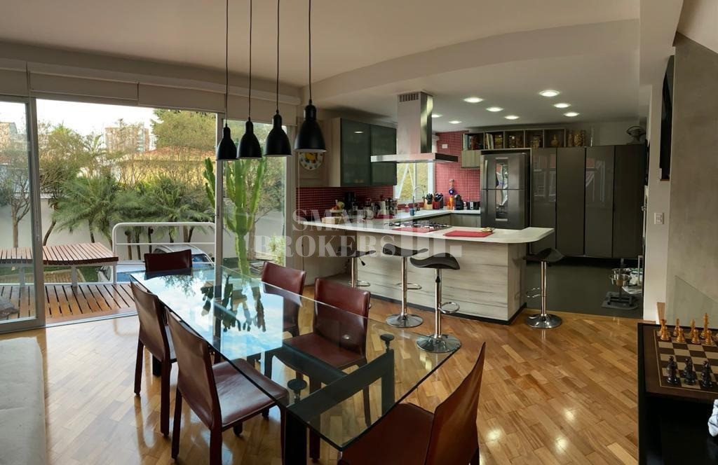 CASA COM 3 SUÍTES Á VENDA, 310 METROS E 3 VAGAS - CAMPO BELO - SÃO PAULO/SP