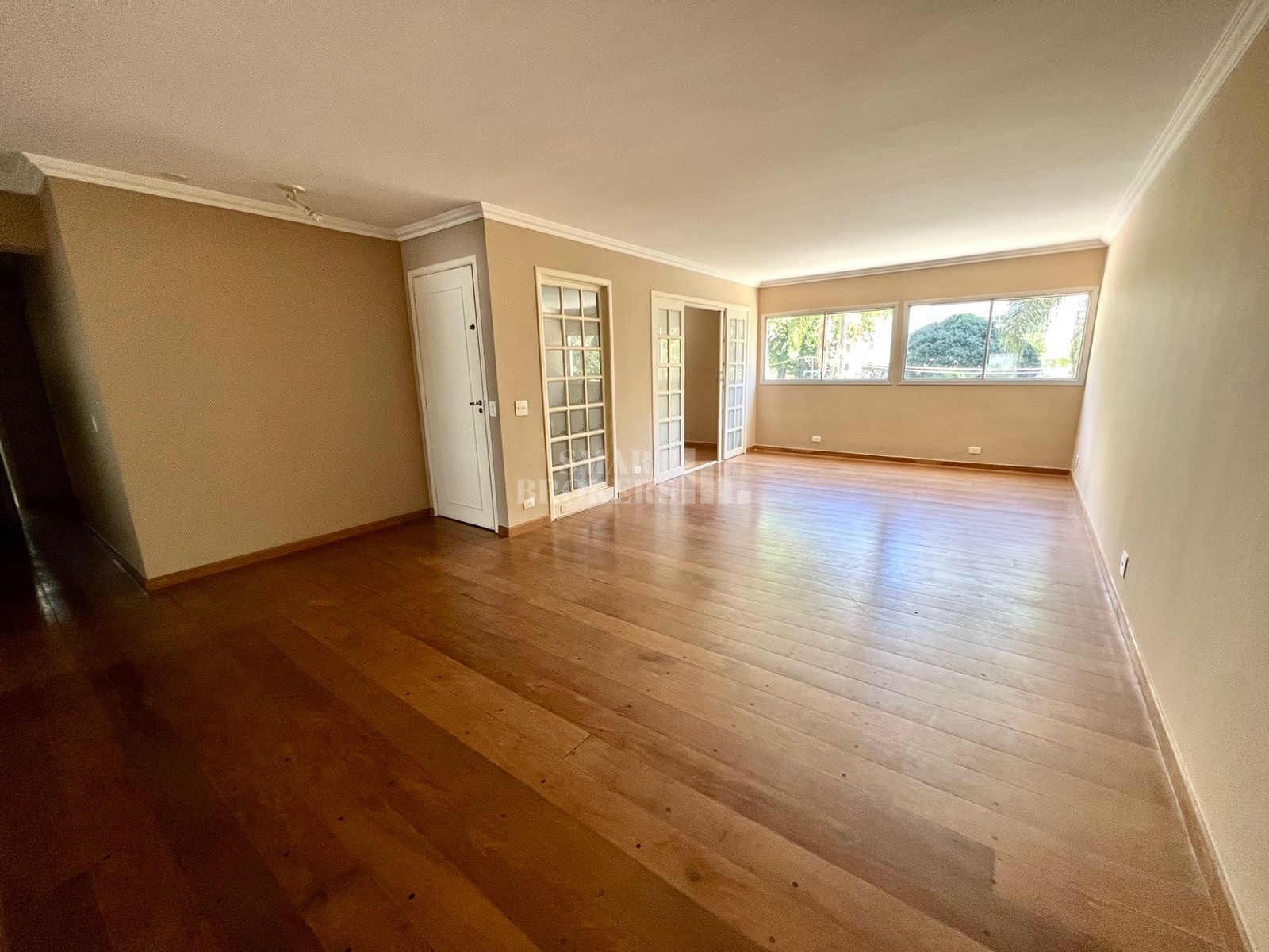 Apartamento com 3 dormitórios (1 suíte) à venda, 180 metros e 2 vagas - Campo Belo - São Paulo/SP