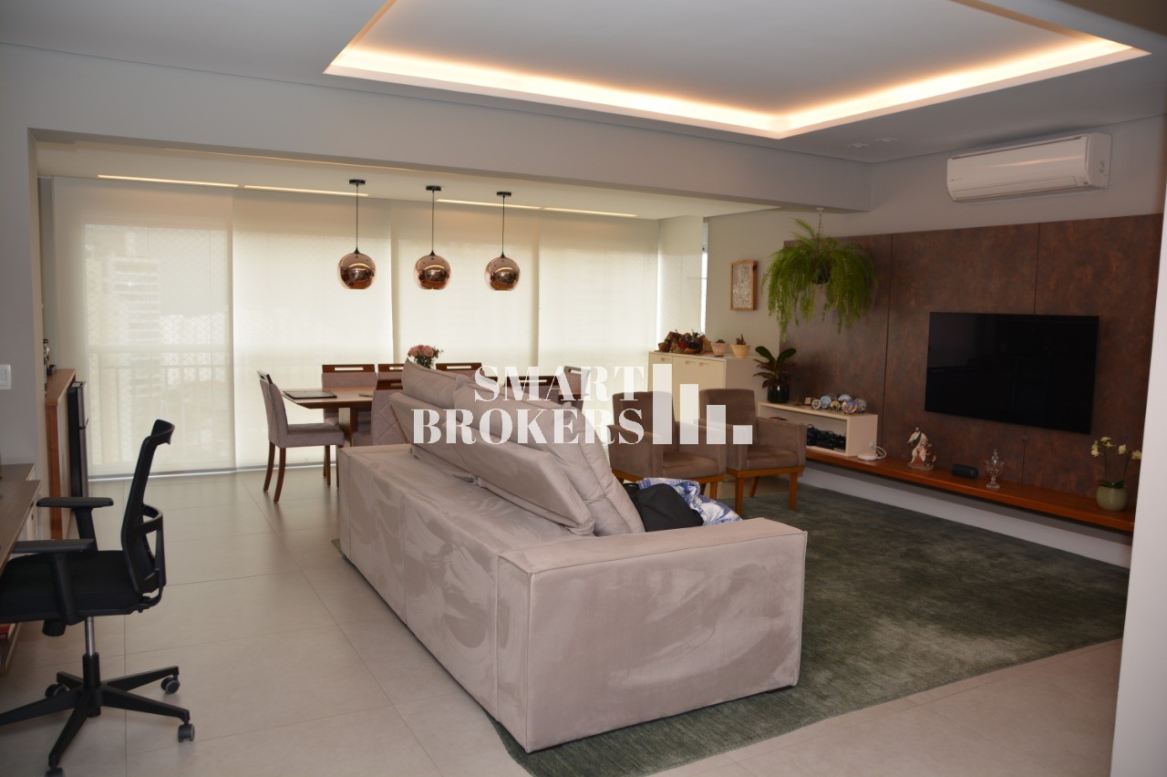 Apartamento reformado com 3 suítes à venda, 128 metros quadrados e 2 vagas, Vila Firmiano, São Paulo-SP