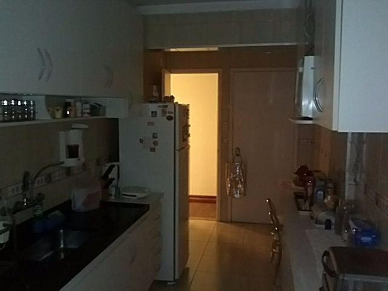 O apartamento possui 100 metros quadrados com 3 amplos dormitórios, móveis fixos e planejados em todos os ambientes, totalmente reformado e 1 vaga