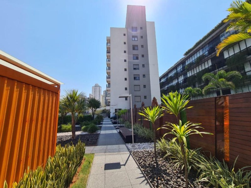 O Studio possui 35 metros quadrados com terraço e 1 vaga de garagem.I