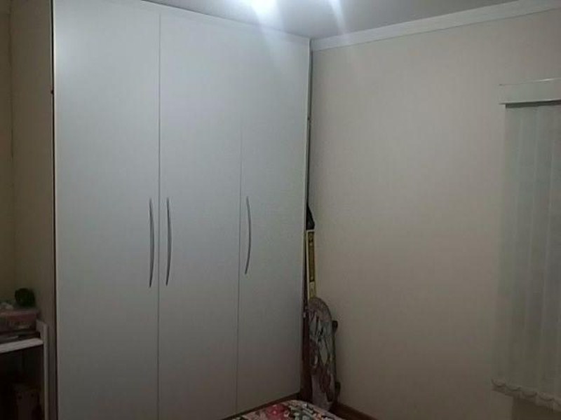 O apartamento possui 100 metros quadrados com 3 amplos dormitórios, móveis fixos e planejados em todos os ambientes, totalmente reformado e 1 vaga