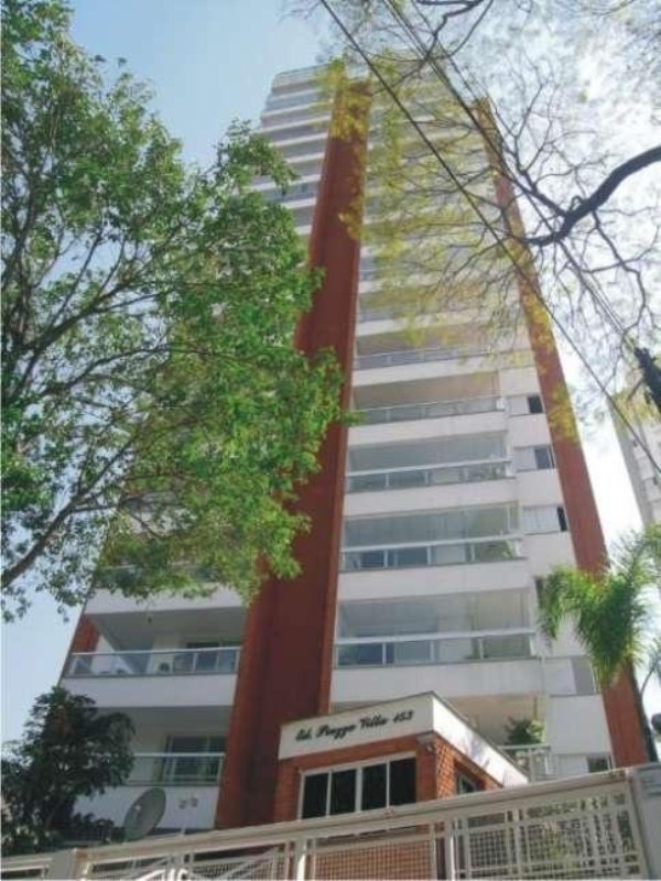 O apartamento conta com 123 m², 3 dormitórios, 1 suíte, 5 banheiros, 3 vagas de garagem cobertas