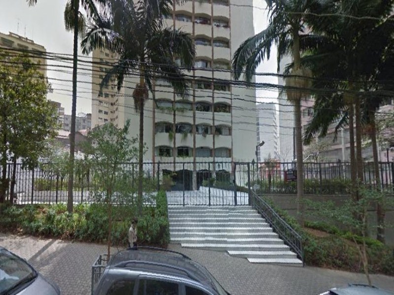 Reformado e repleto de armários, 265 metros quadrados, 2 vagas demarcadas