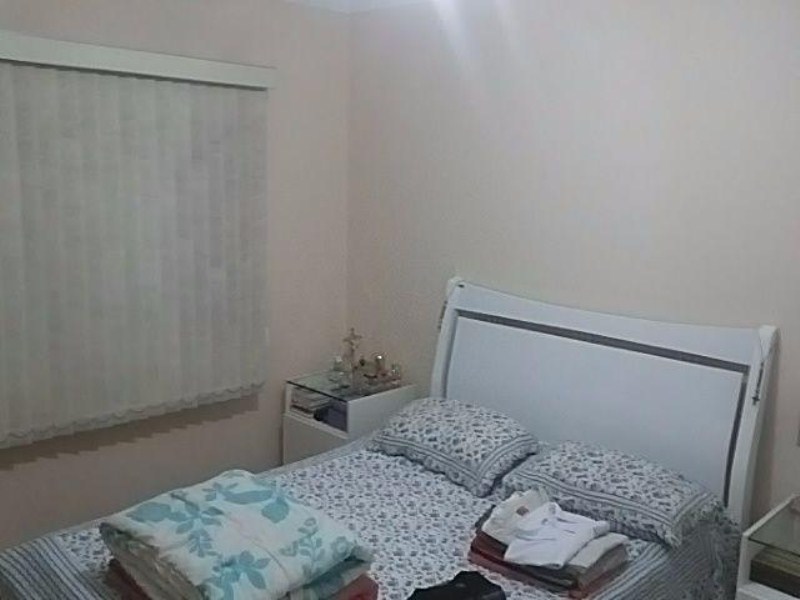 O apartamento possui 100 metros quadrados com 3 amplos dormitórios, móveis fixos e planejados em todos os ambientes, totalmente reformado e 1 vaga