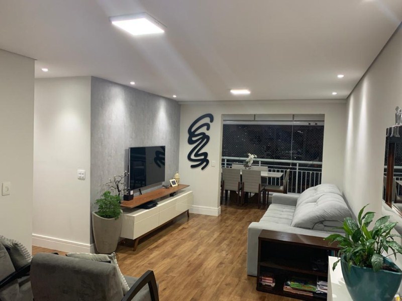 Apartamento com 82 metros, 2 dormitórios, sendo 1 suíte e 2 vagas determinadas