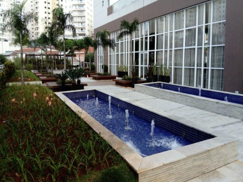 Apartamento Impecável e Mobiliado, com 68 metros, 2 dormitórios, sendo 1 suíte e 1 vaga de garagem.