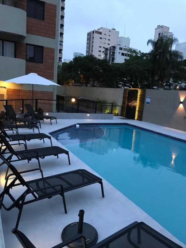 O apartamento possui 35 metros quadrados com 1 dormitório, sala  com varanda, cozinha com armários e 1 vaga de garagem