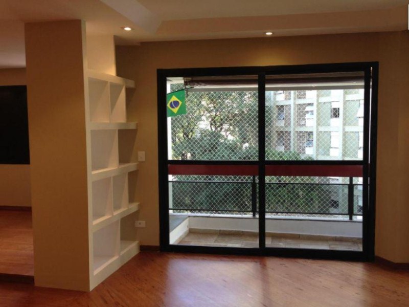 Apartamento com 144 metros quadrados, 3 dormitórios sendo 1 suíte com varanda, banho ampliado e hidromassagem