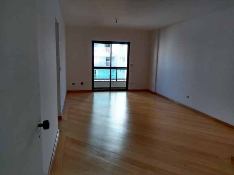 110 m² área útil, 4 dormitórios , sendo 2 suítes, 4 banheiros e3 vagas de garagem