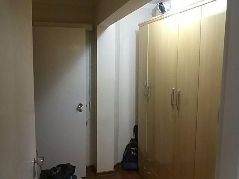 O apartamento possui 100 metros quadrados com 3 amplos dormitórios, móveis fixos e planejados em todos os ambientes, totalmente reformado e 1 vaga