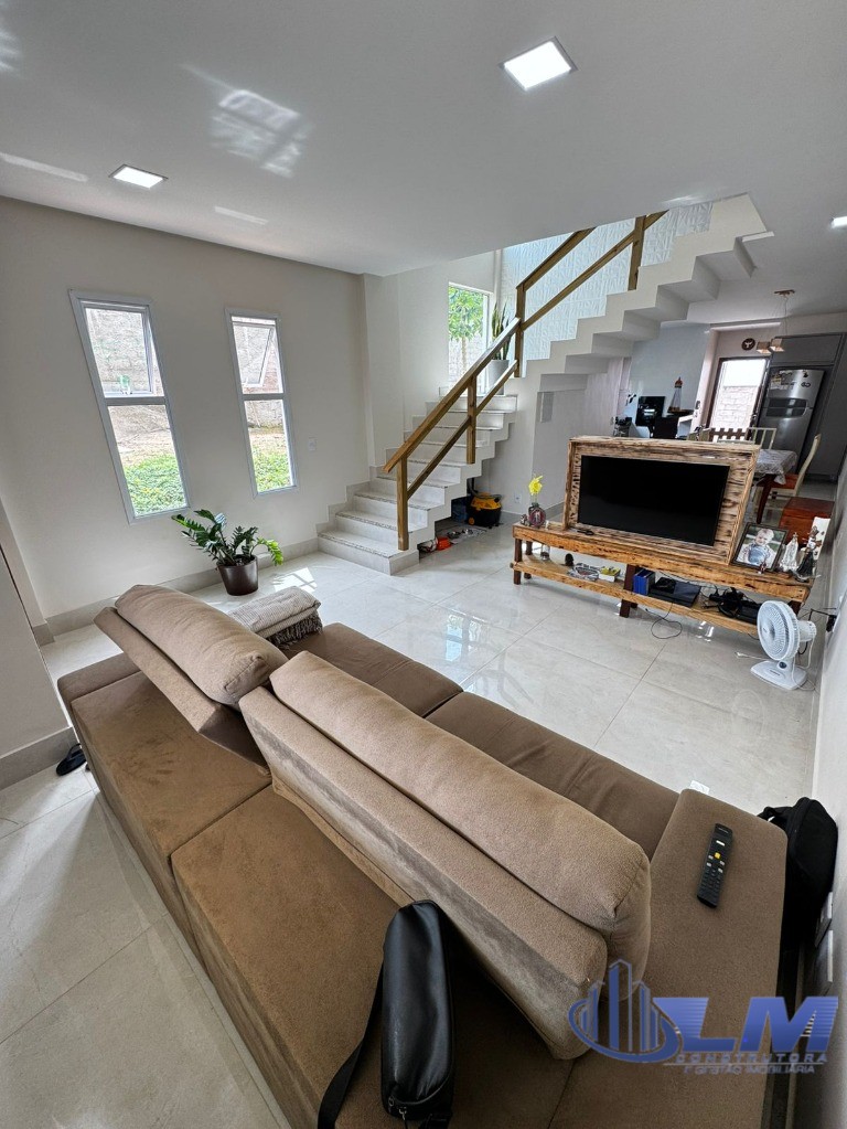 Casa, 3 quartos, 60 m² - Foto 1