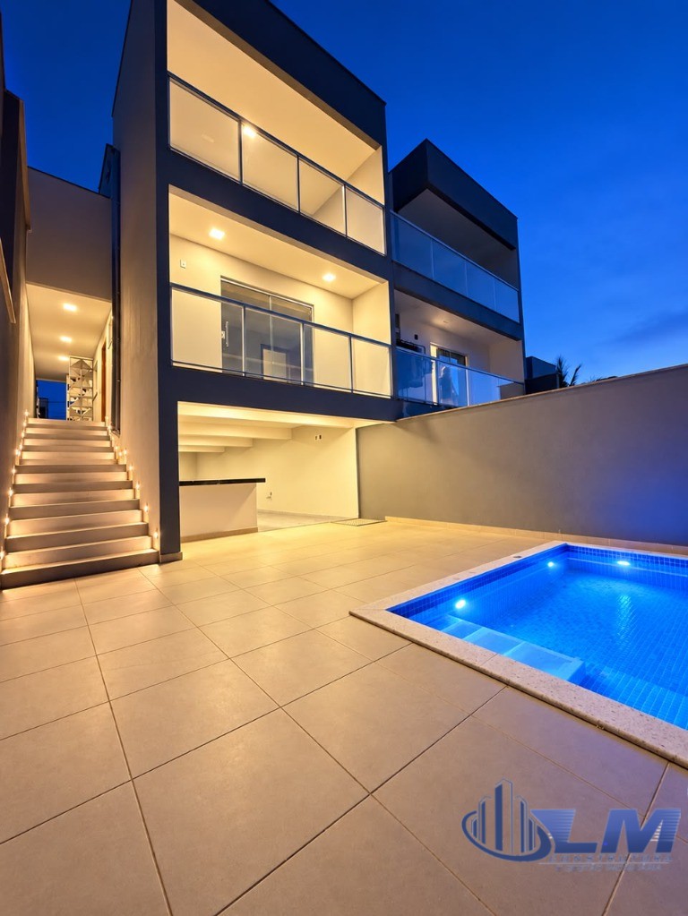 Casa, 3 quartos, 217 m² - Foto 1