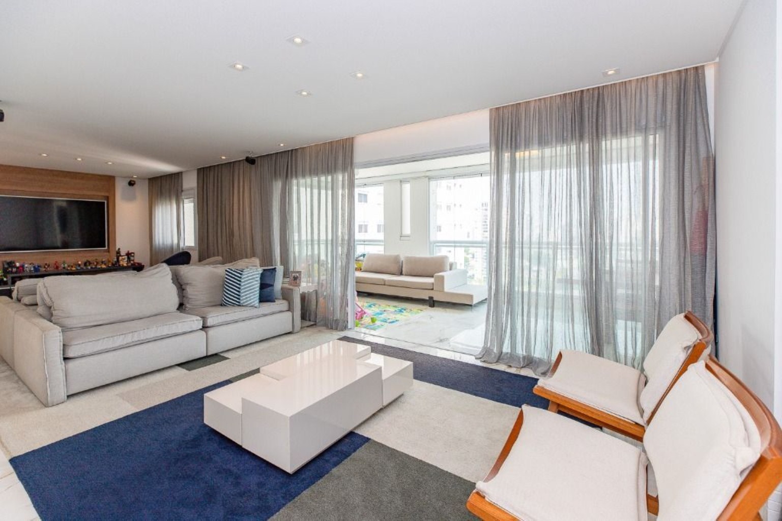 Apartamento, 3 quartos, 204 m² - Foto 1