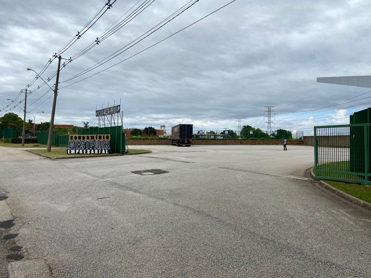 Loteamento e Condomínio, 1500 m² - Foto 3