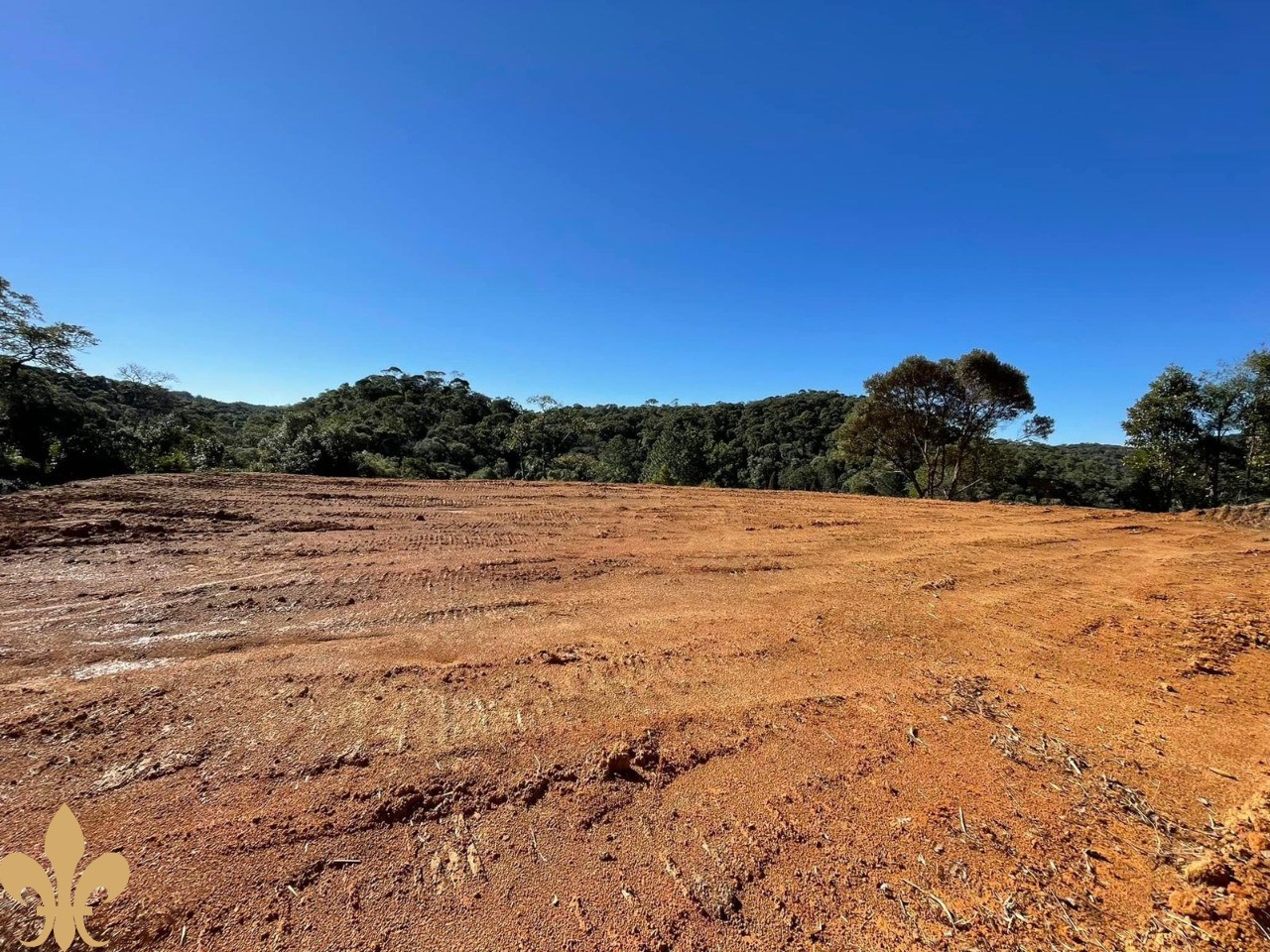 TERRENO RESIDENCIAL em RANCHO QUEIMADO - SC, Próximo da Praça