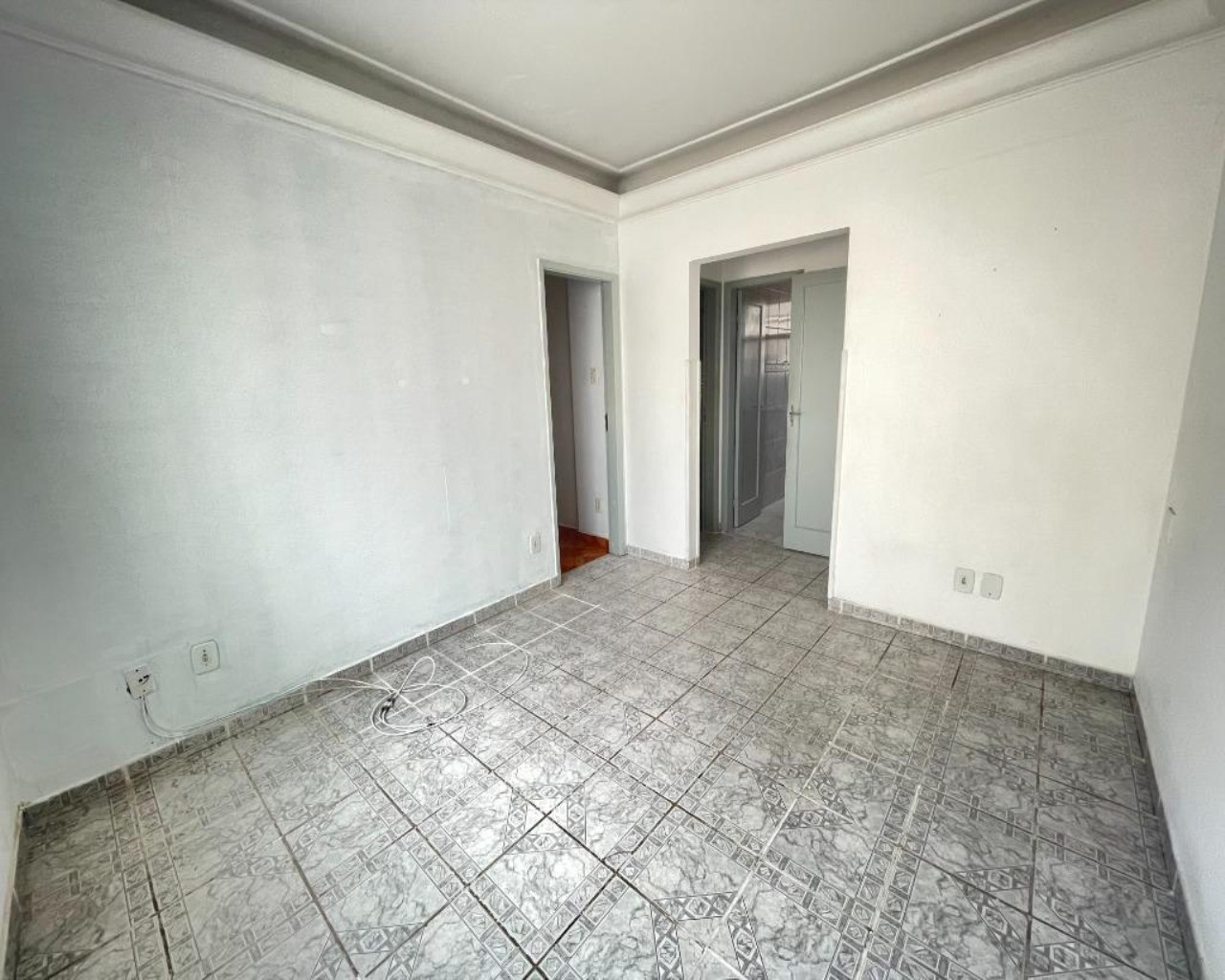 Apartamento à venda com 2 quartos, 65m² - Foto 2