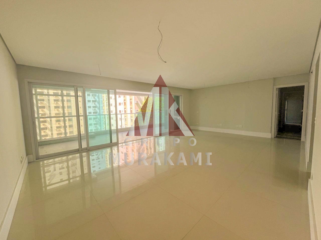 Apartamento à venda com 3 quartos, 207m² - Foto 2