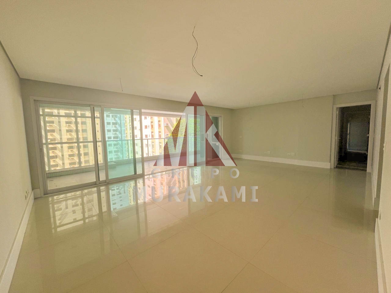 Apartamento à venda com 3 quartos, 207m² - Foto 2