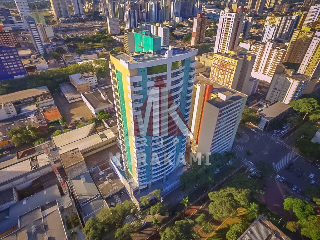Apartamento à venda com 3 quartos, 238m² - Foto 1