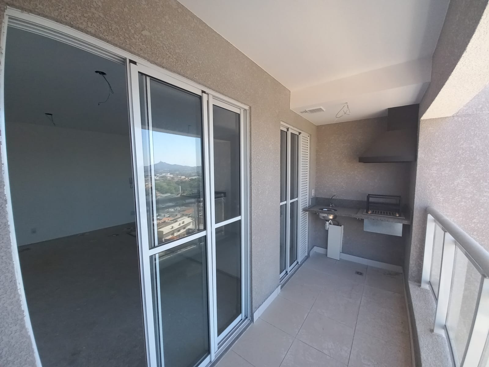 Imperdível: Apartamento à venda em Osasco-SP, Jardim das Flores - 3 quartos, 1 suíte, 2 salas, 2 vagas de garagem!