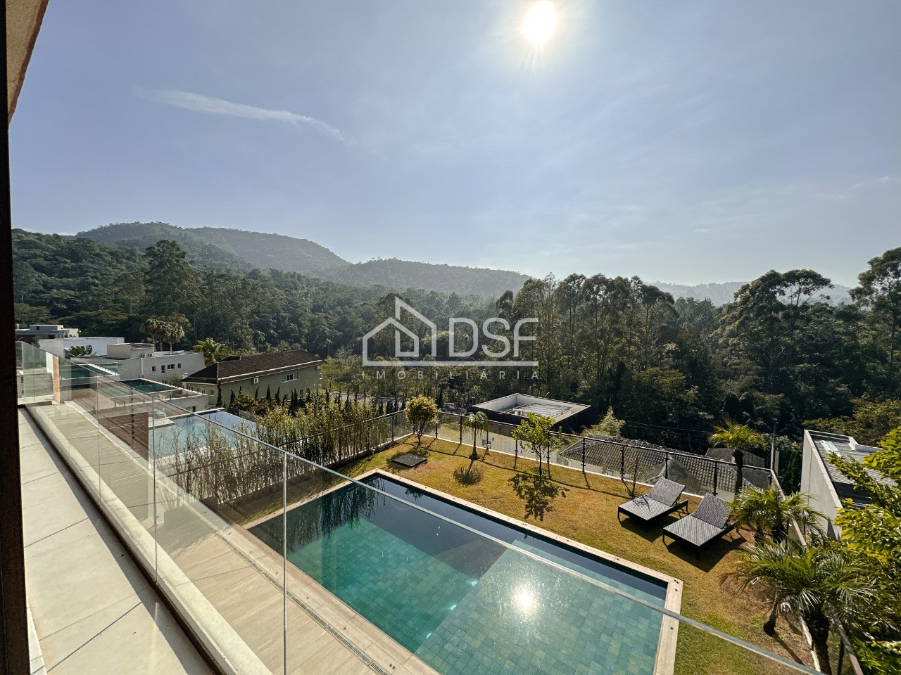 Luxuosa Casa em Condomínio à Venda em Tamboré, Santana de Parnaíba-SP: 5 Quartos, 5 Suítes, 4 Salas, 7 Banheiros, 4 Vagas, 525m².