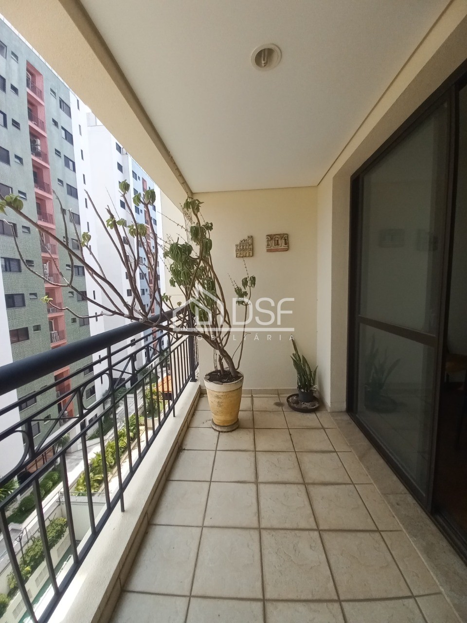 Apto à venda Moema/Pássaros : 3 quartos, suíte, 2 salas, 4 banheiros, 2 vagas de garagem, 95m².