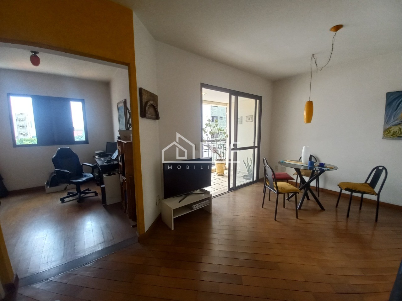 Apto à venda Moema/Pássaros : 3 quartos, suíte, 2 salas, 4 banheiros, 2 vagas de garagem, 95m².