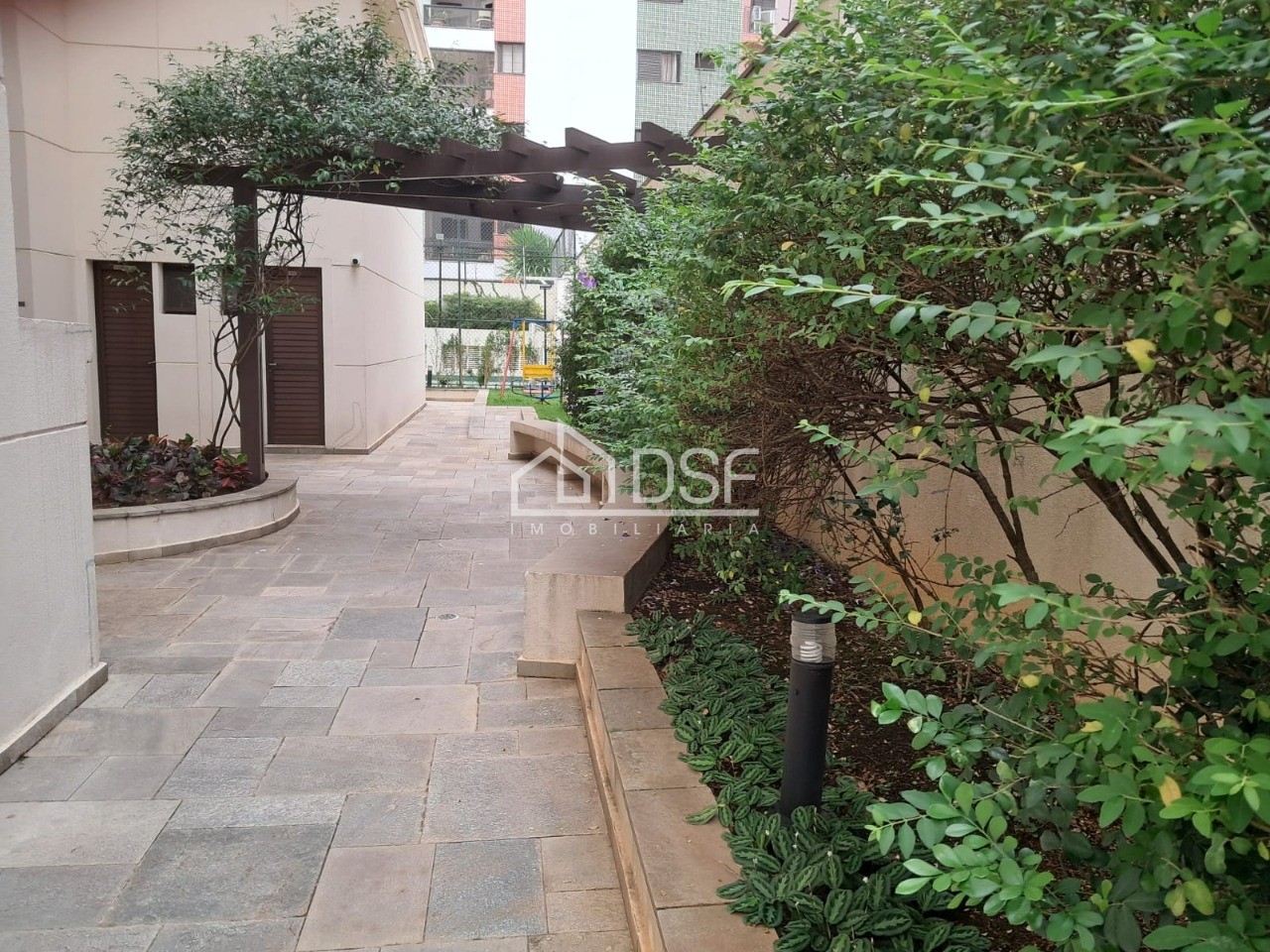 Apto à venda Moema/Pássaros : 3 quartos, suíte, 2 salas, 4 banheiros, 2 vagas de garagem, 95m².