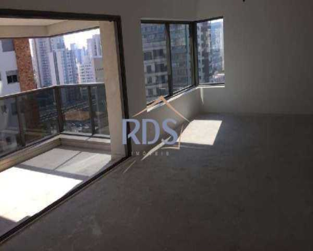 Apartamento, 3 quartos, 192 m² - Foto 1