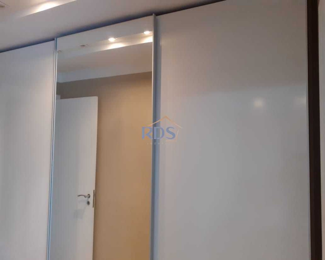 Apartamento à venda com 3 quartos, 134m² - Foto 1