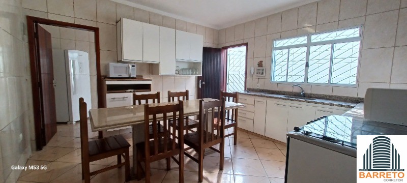 Casa grande com 4 dormitórios para locação mensal no jd. Mos