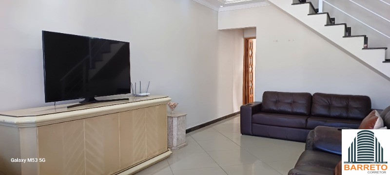 Casa grande com 4 dormitórios para locação mensal no jd. Mos