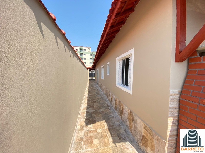 Casa nova com piscina à venda no bairro plataforma em mongag