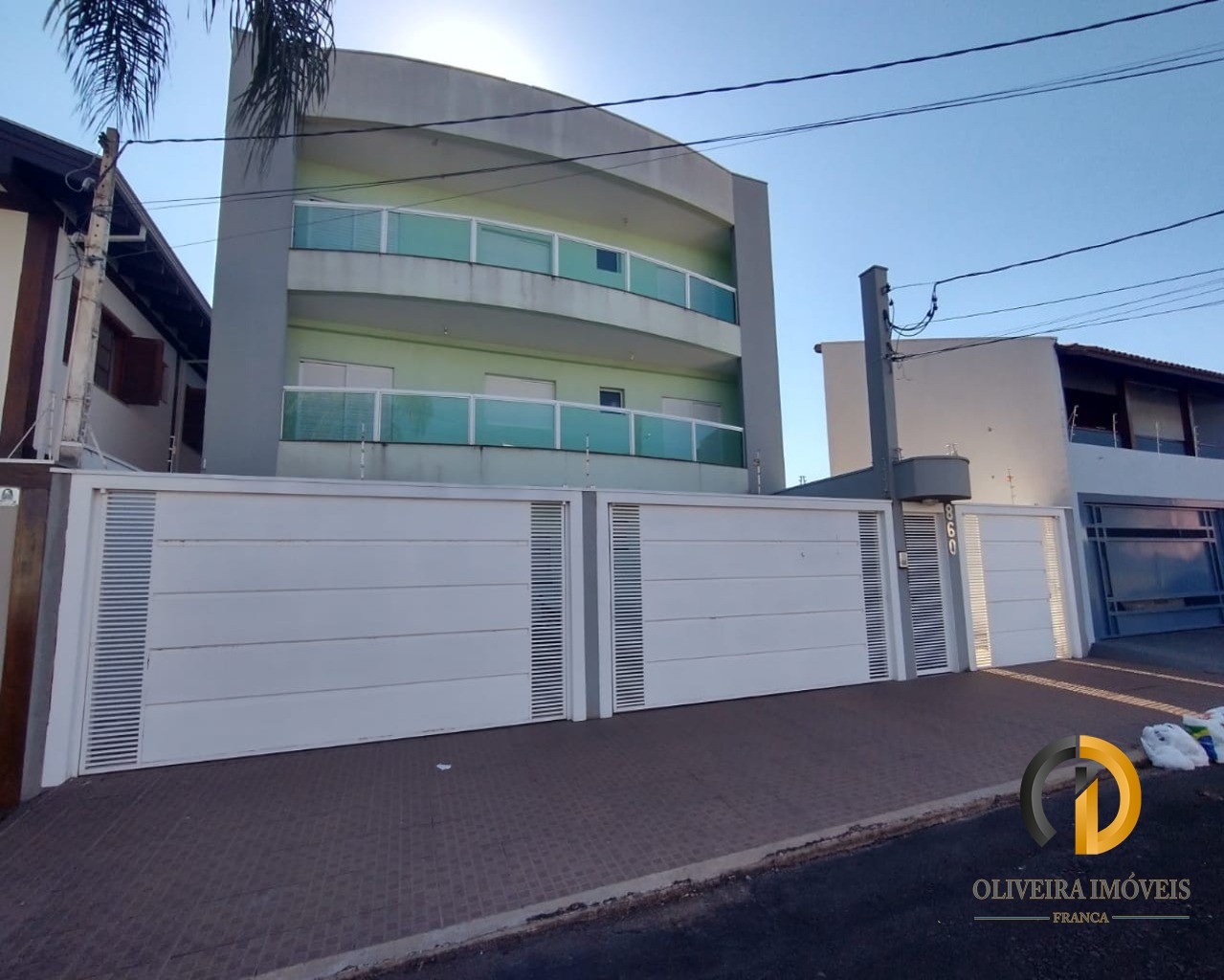 Lindo apartamento e bem localizado á venda.