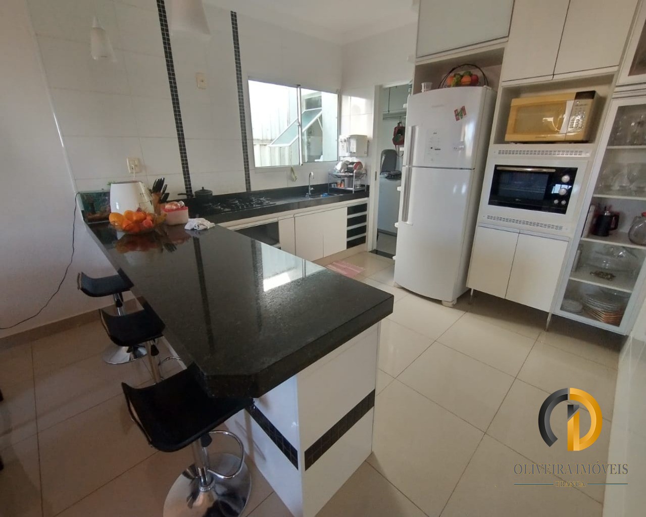 Lindo apartamento e bem localizado á venda.
