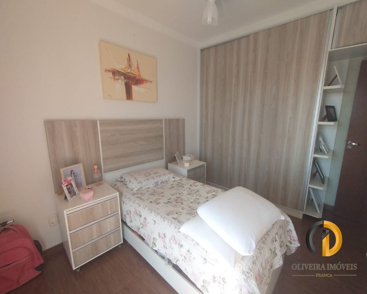 Lindo apartamento e bem localizado á venda.