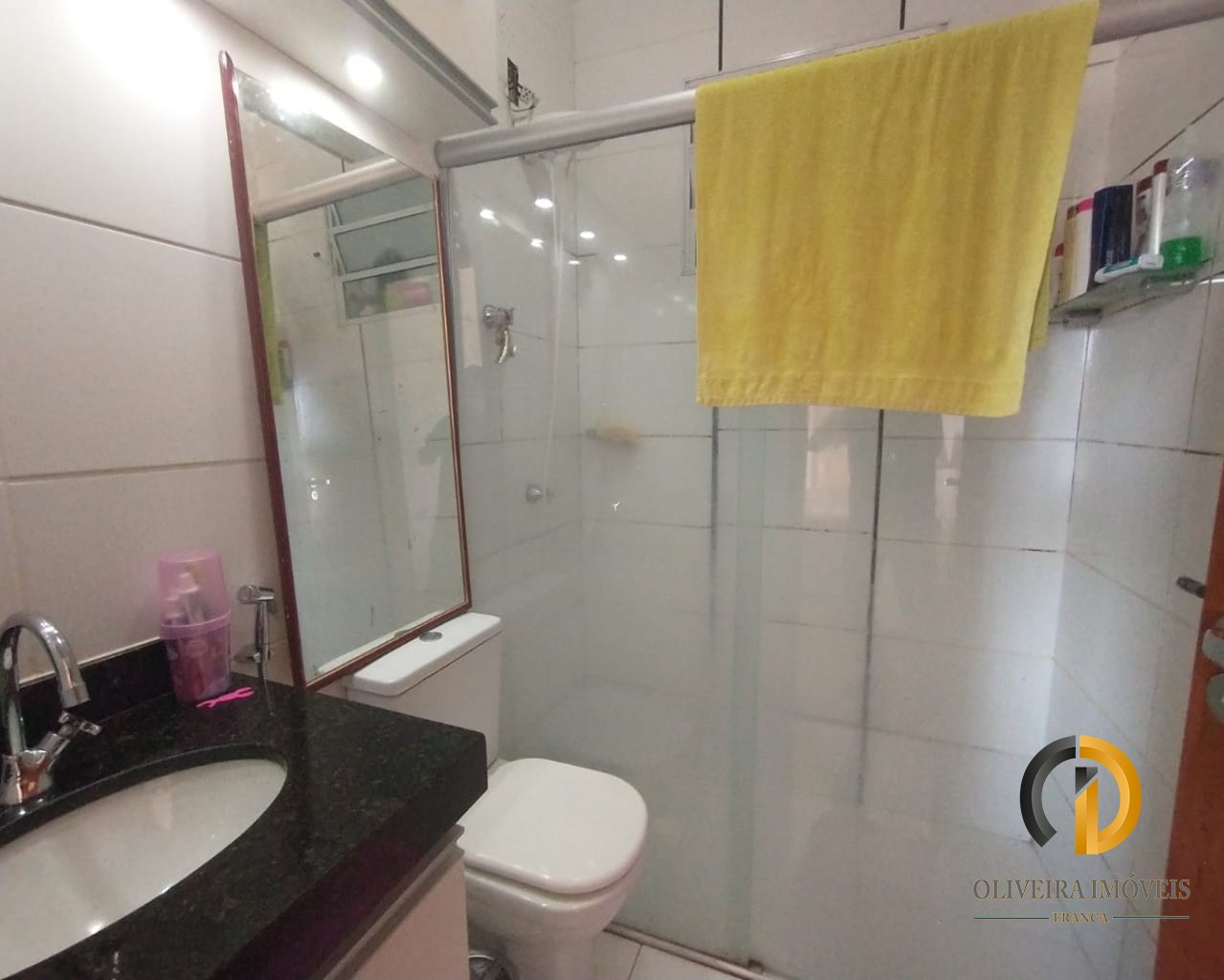 Lindo apartamento e bem localizado á venda.