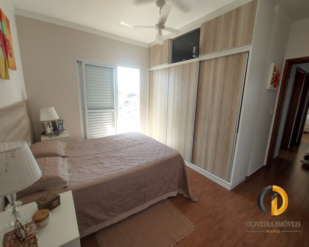 Lindo apartamento e bem localizado á venda.