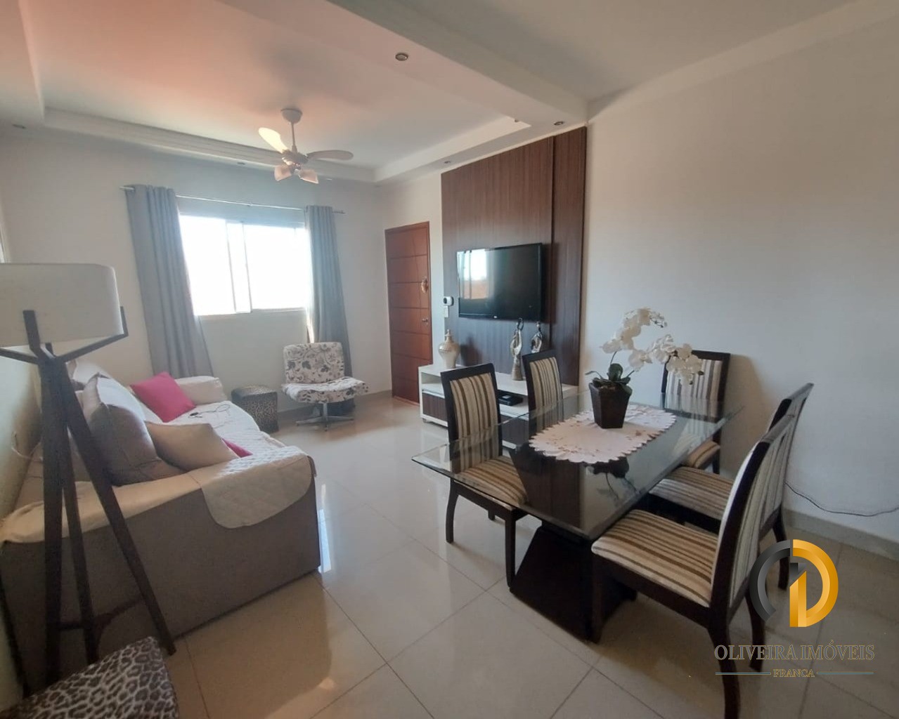 Lindo apartamento e bem localizado á venda.