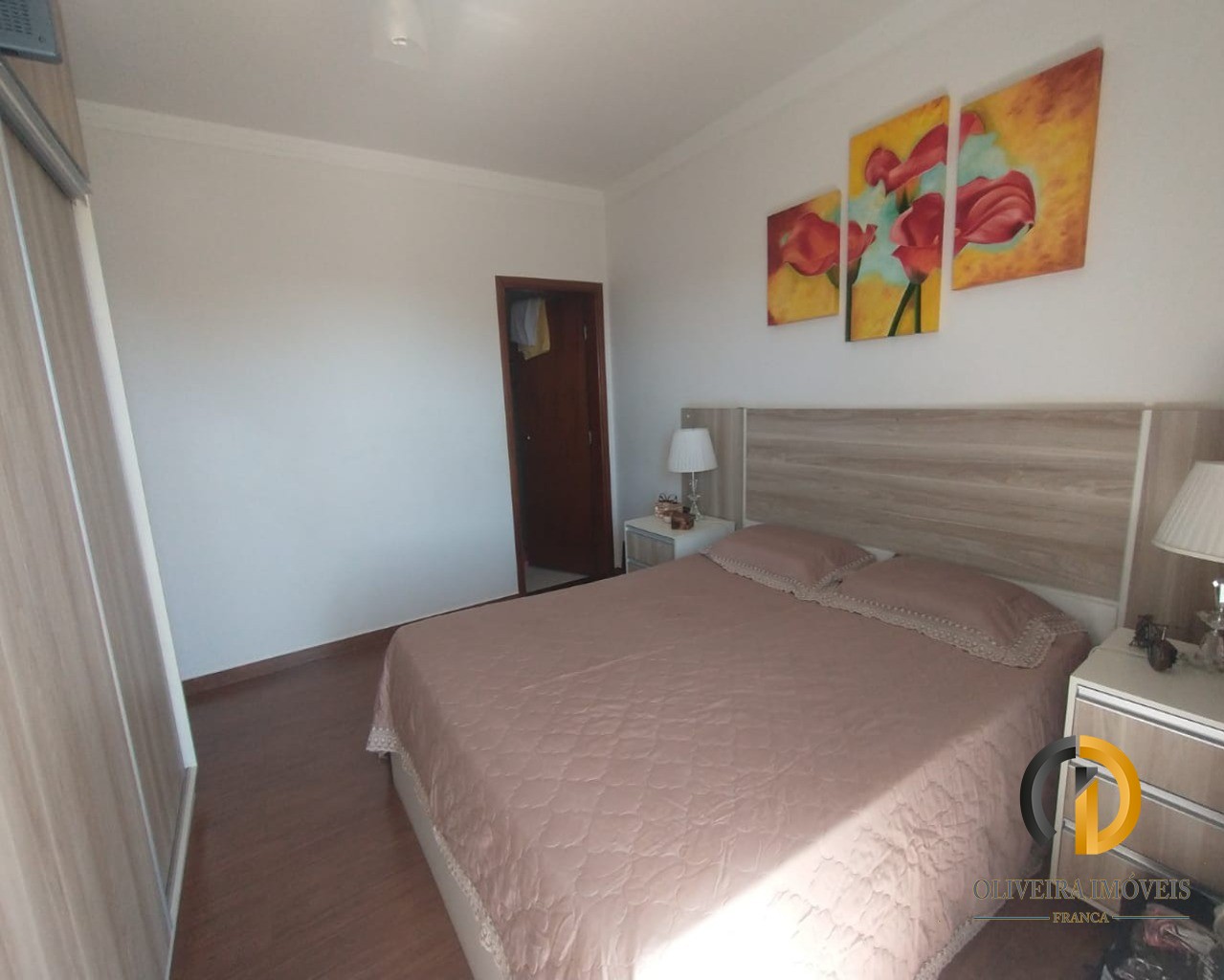 Lindo apartamento e bem localizado á venda.