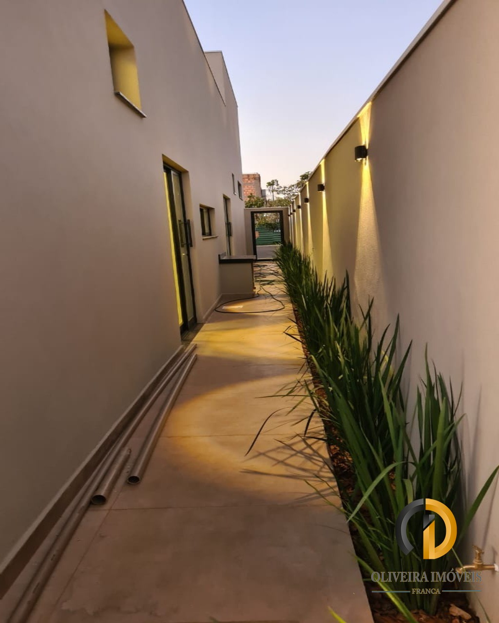 Linda casa de alto padrão á venda
